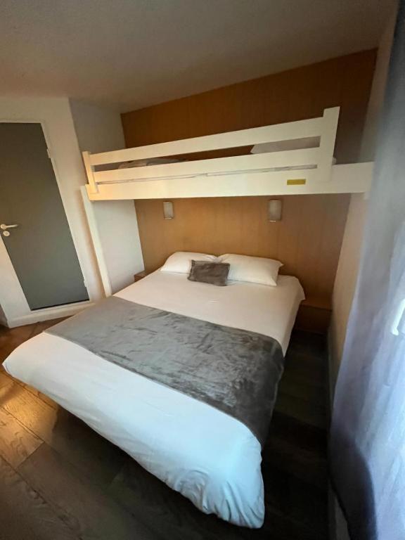 Brit Hotel Essentiel Pau Lescar Exterior photo