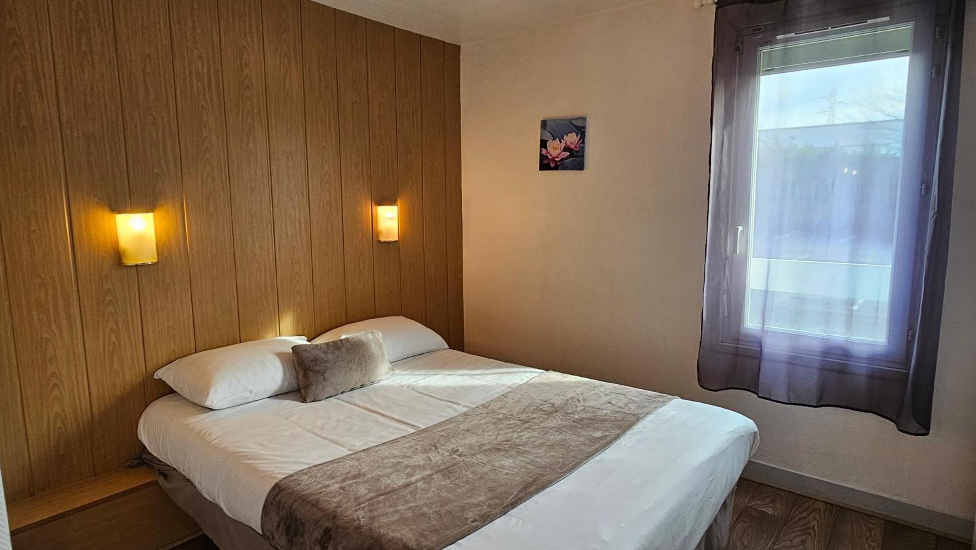 Brit Hotel Essentiel Pau Lescar Exterior photo