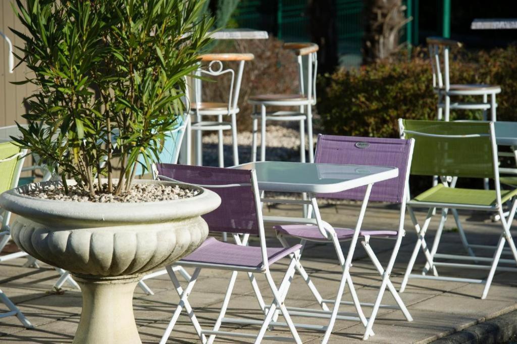Brit Hotel Essentiel Pau Lescar Exterior photo