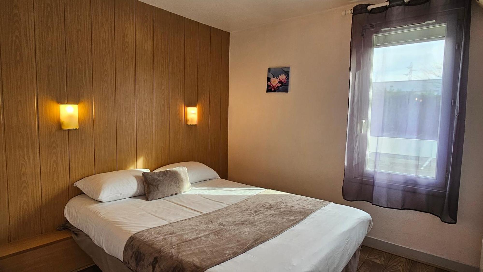 Brit Hotel Essentiel Pau Lescar Exterior photo