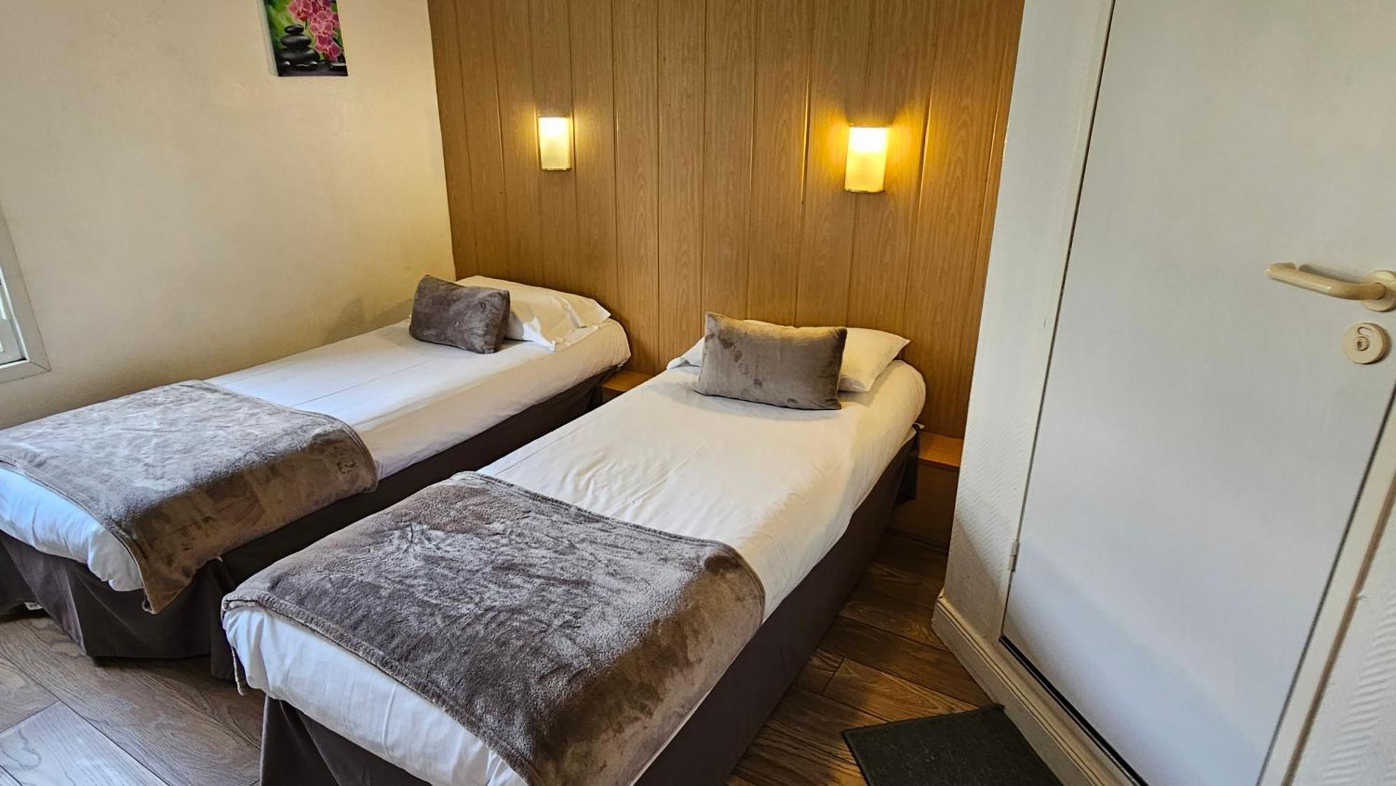 Brit Hotel Essentiel Pau Lescar Exterior photo