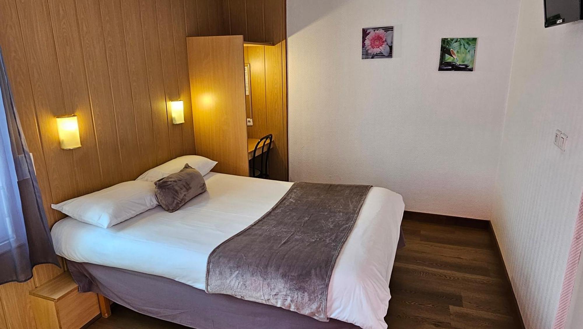 Brit Hotel Essentiel Pau Lescar Exterior photo