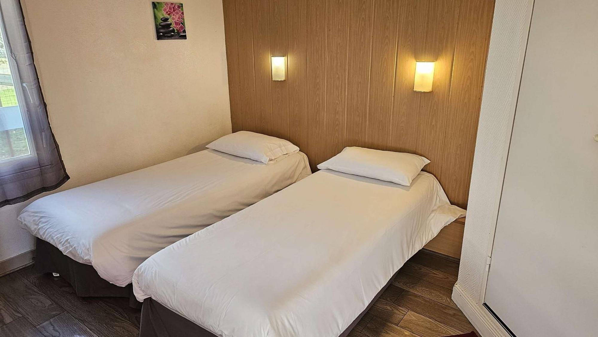 Brit Hotel Essentiel Pau Lescar Exterior photo