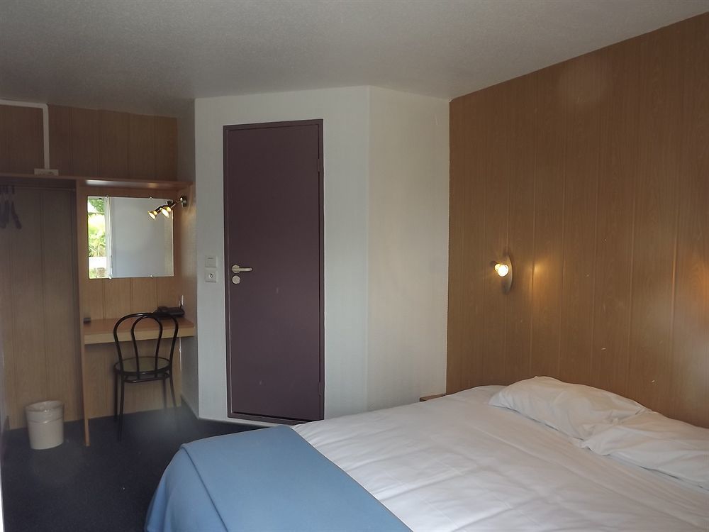 Brit Hotel Essentiel Pau Lescar Exterior photo