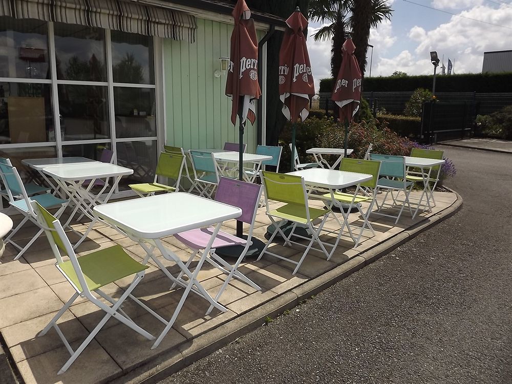 Brit Hotel Essentiel Pau Lescar Exterior photo